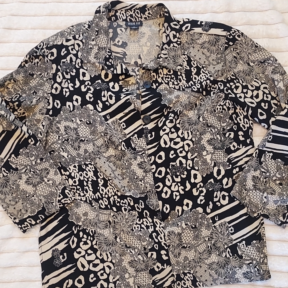 4/$18 Leslie Fay Black and Cream Blazer with Artistic Patterns